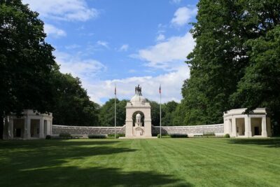 WW1 Somme Battlefields - Private tour from Paris aboard a Van (2 pax) - Ulster Memorial Tower and Thiepval Wood