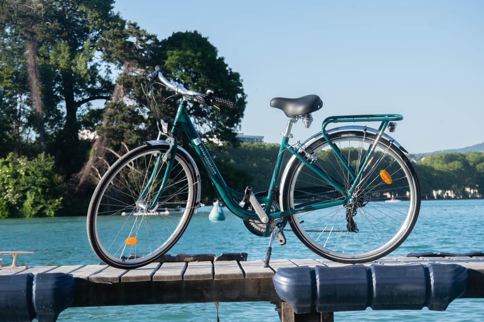 Yakapedaler: Scenic Rent-A-Bike Tour of Lake Annecy - Choosing between a regular bike and an e-bike